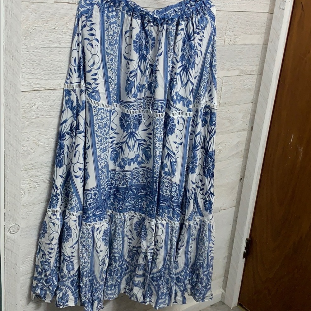 L // Two Piece Skirt and Off the Shoulder top set